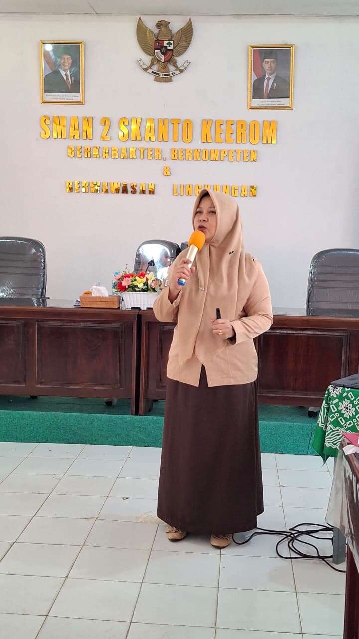 PELATIHAN PENINGKATAN LITERASI TENAGA PENDIDIK DI SMAN 2 SKANTO